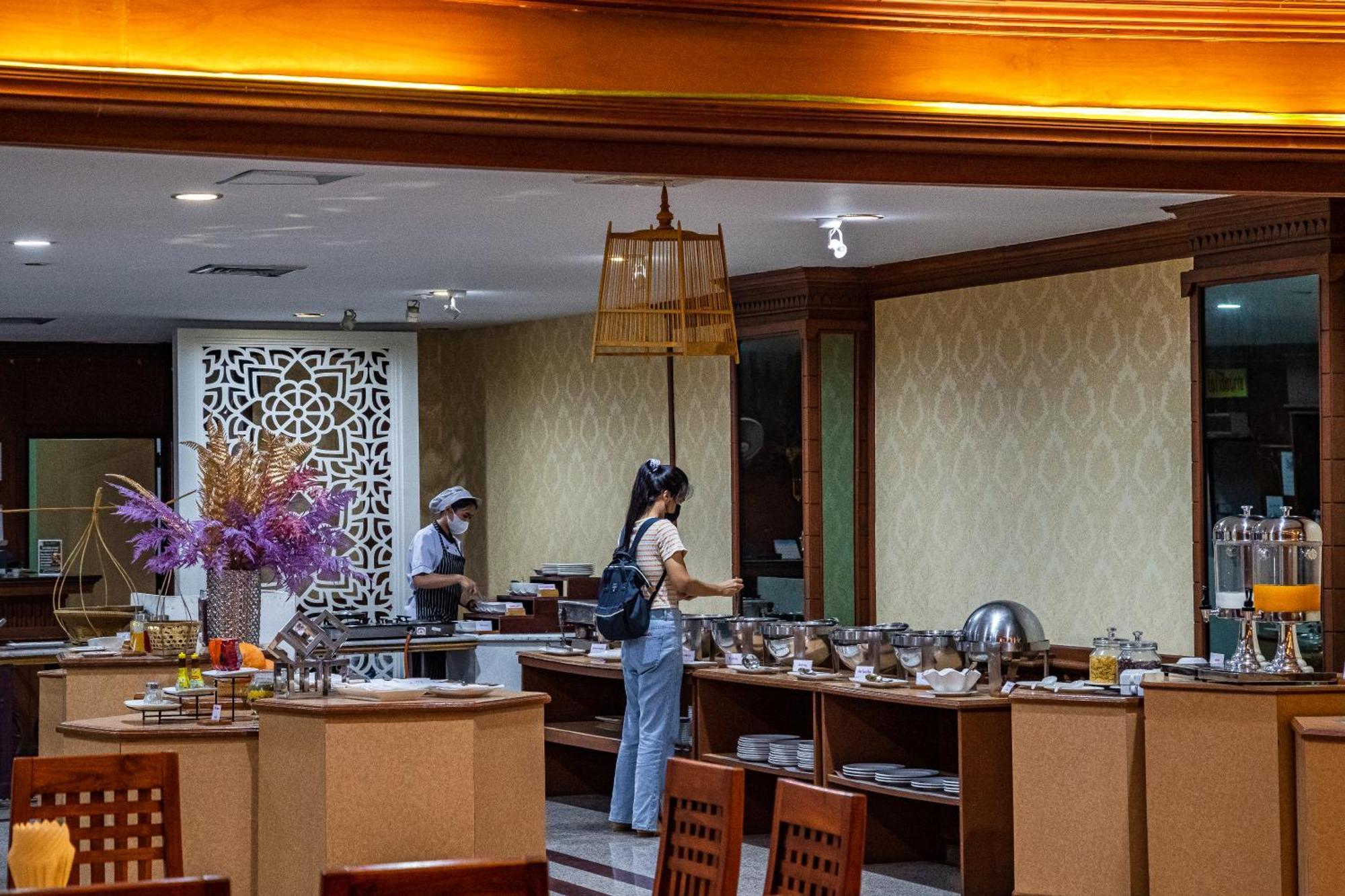 Thong Tarin Hotel Surin Esterno foto